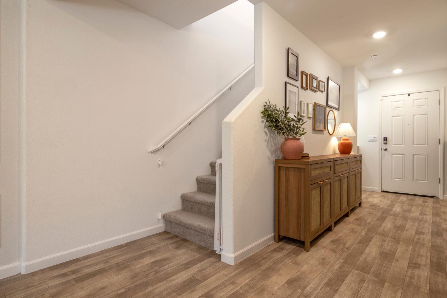 6422 Maple Leaf Ln, Riverbank, CA 95367