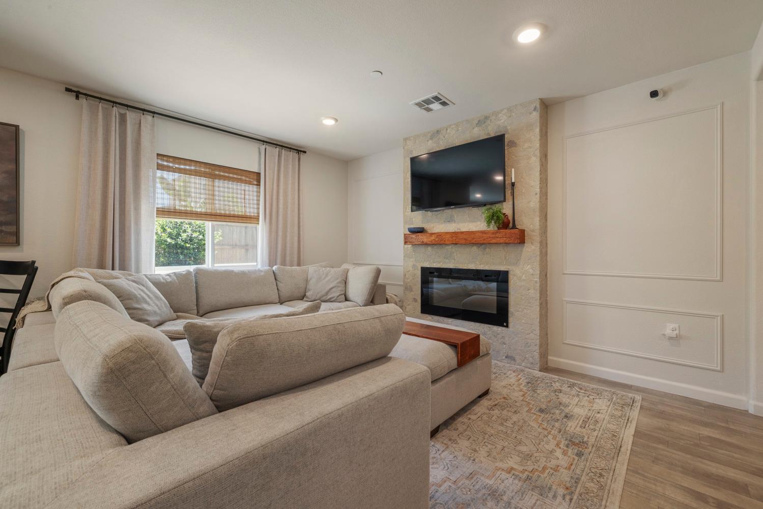 6422 Maple Leaf Ln, Riverbank, CA 95367