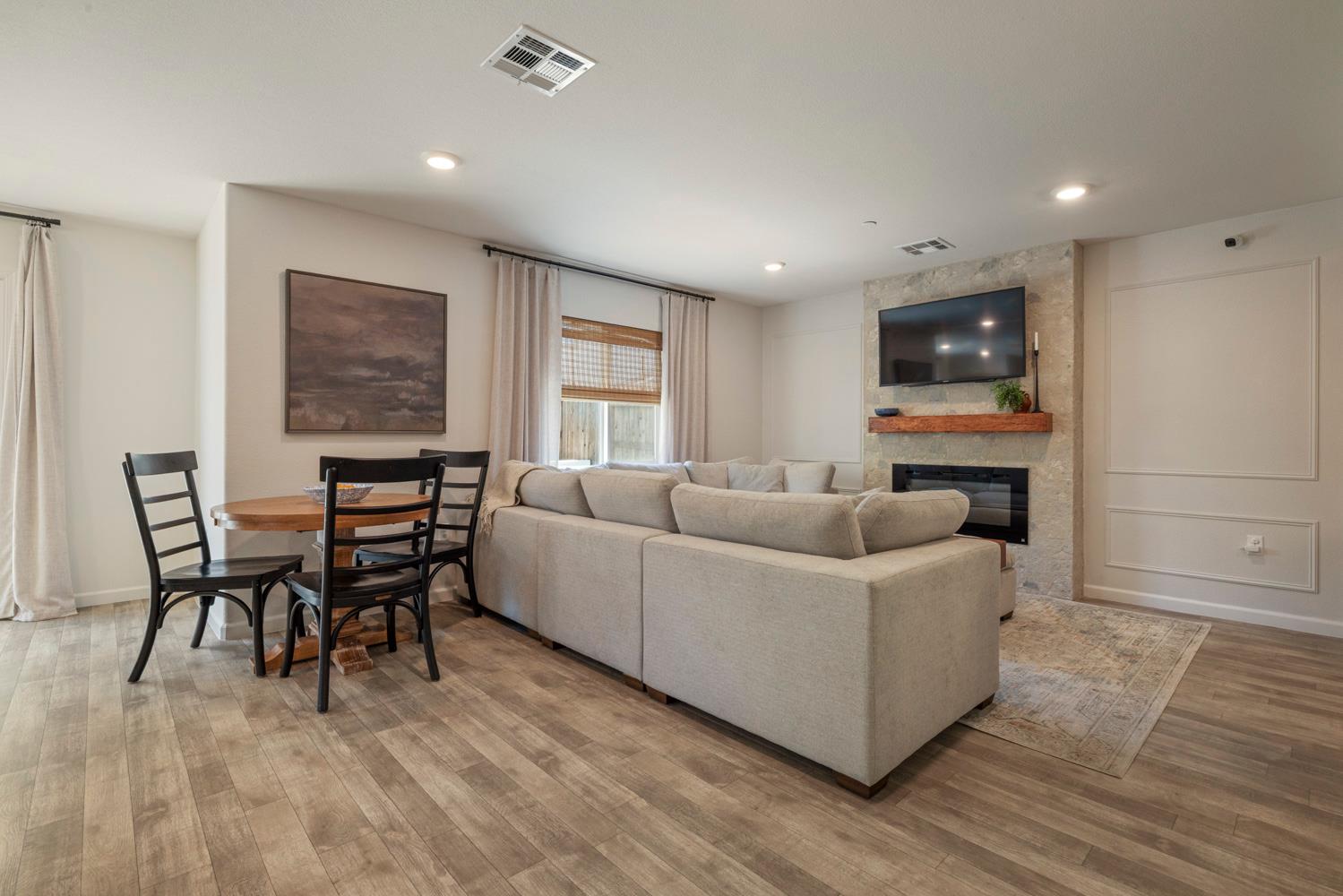 6422 Maple Leaf Ln, Riverbank, CA 95367