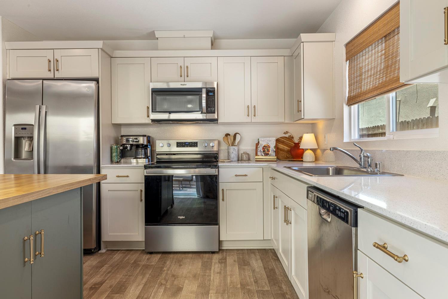 6422 Maple Leaf Ln, Riverbank, CA 95367