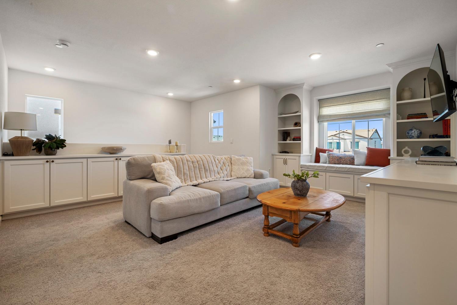 6422 Maple Leaf Ln, Riverbank, CA 95367