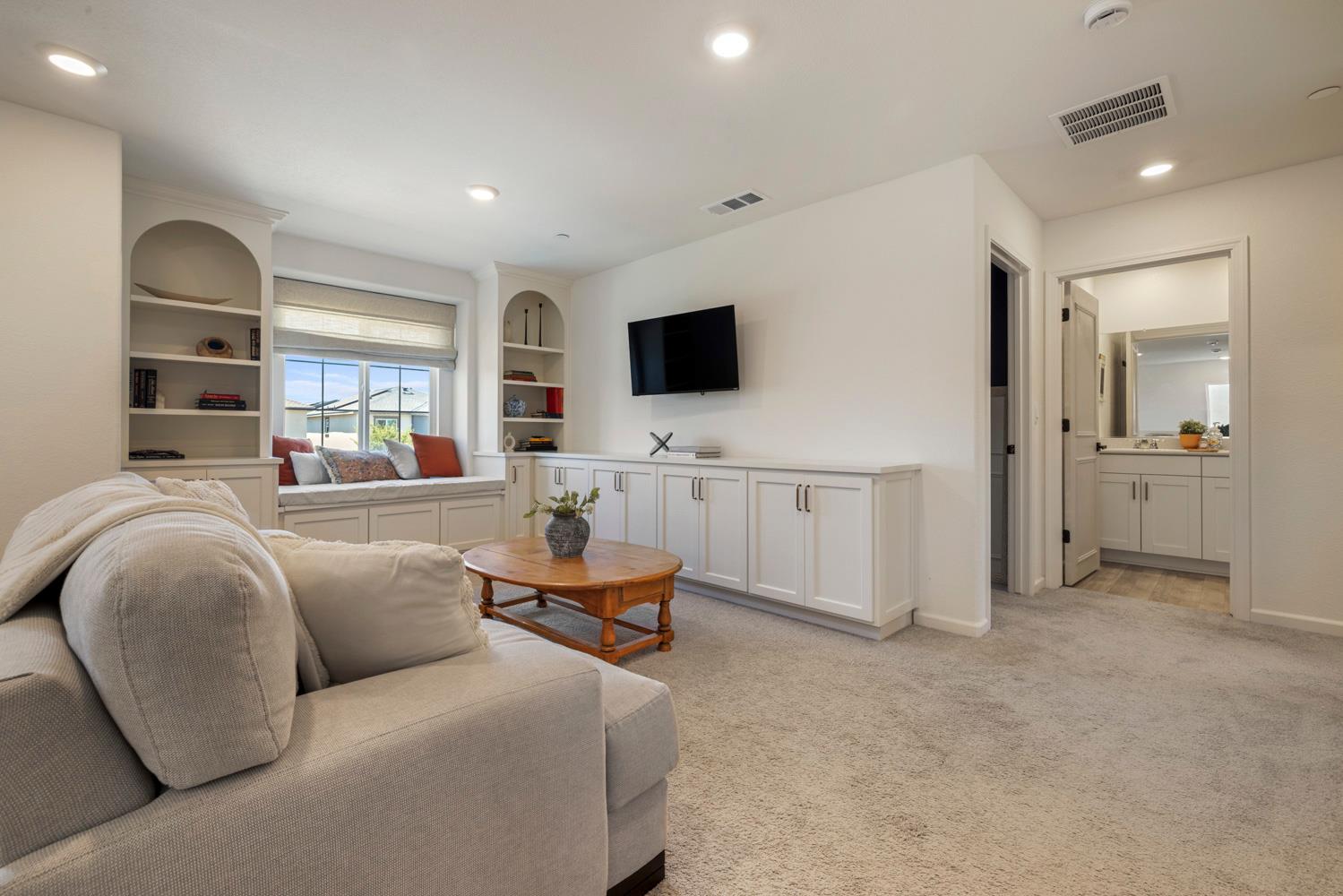 6422 Maple Leaf Ln, Riverbank, CA 95367