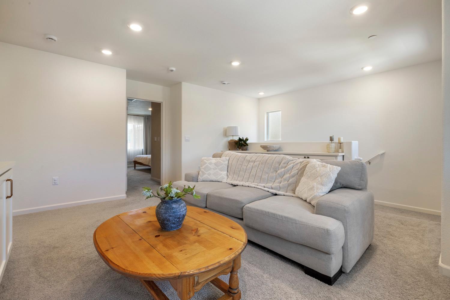 6422 Maple Leaf Ln, Riverbank, CA 95367