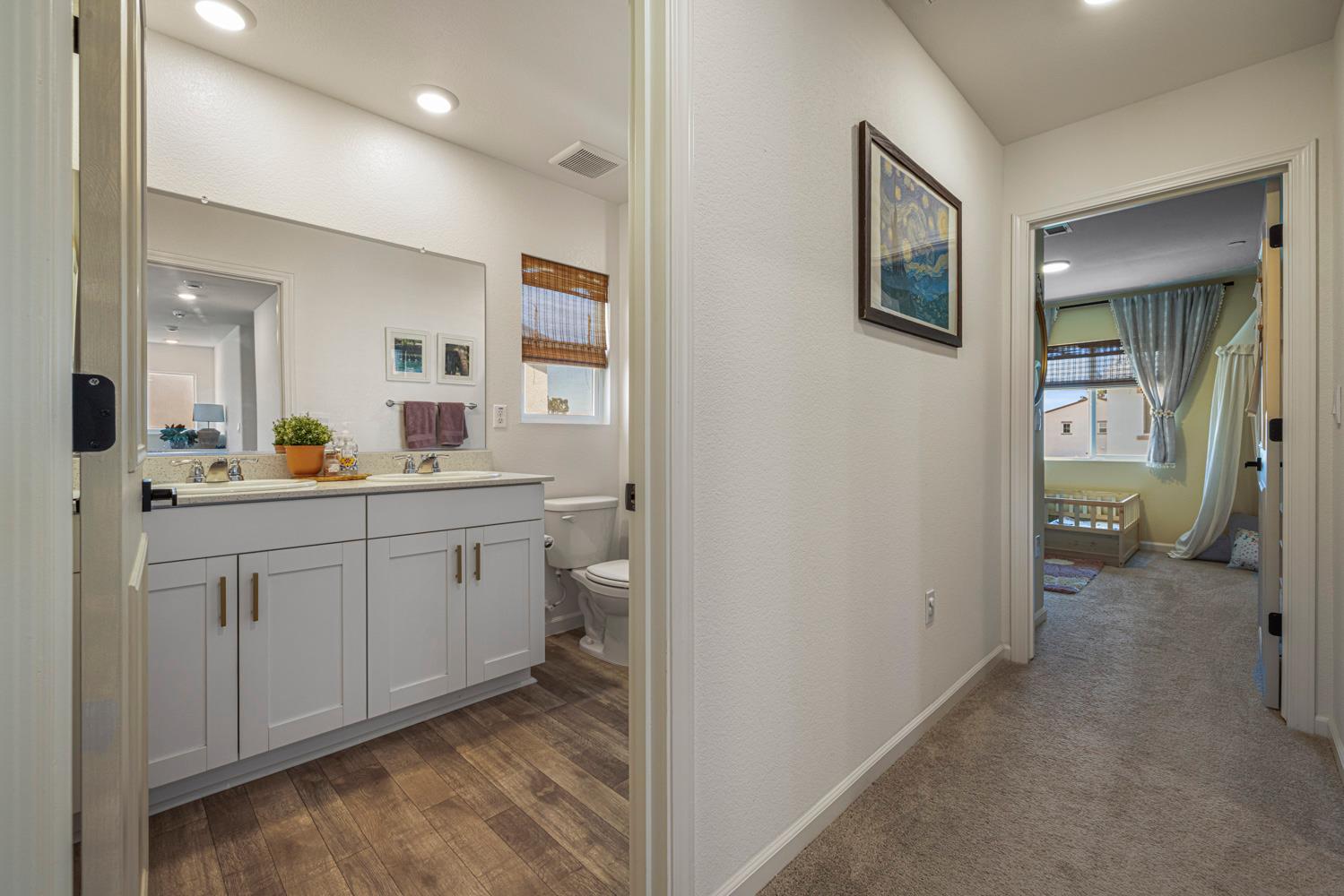 6422 Maple Leaf Ln, Riverbank, CA 95367