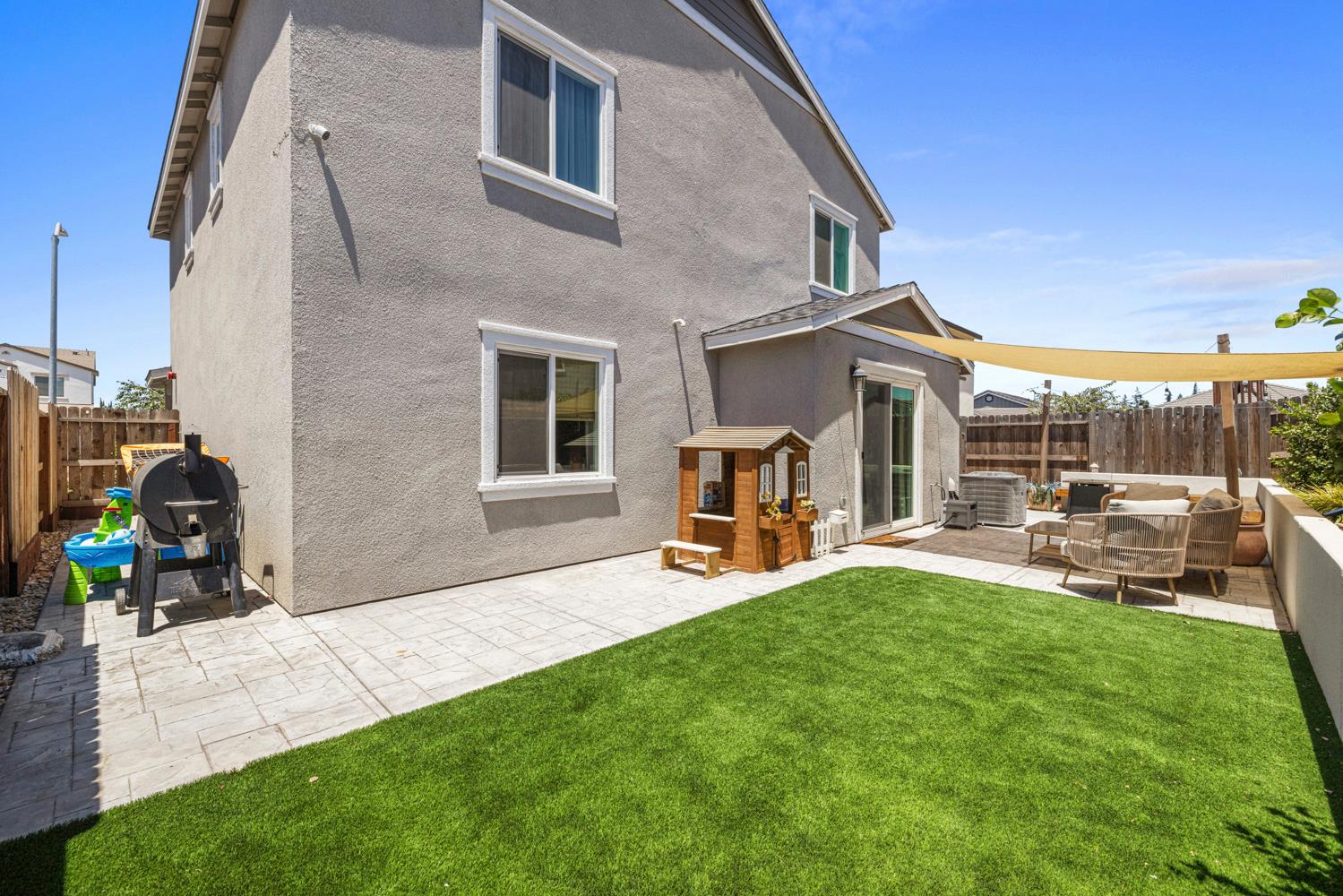 6422 Maple Leaf Ln, Riverbank, CA 95367
