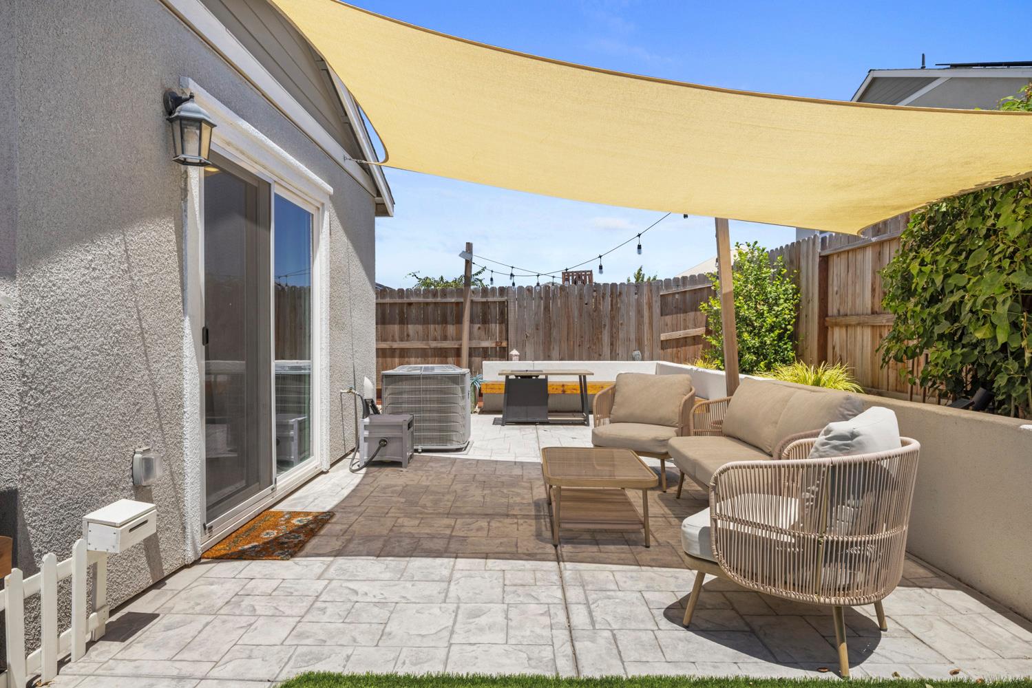 6422 Maple Leaf Ln, Riverbank, CA 95367