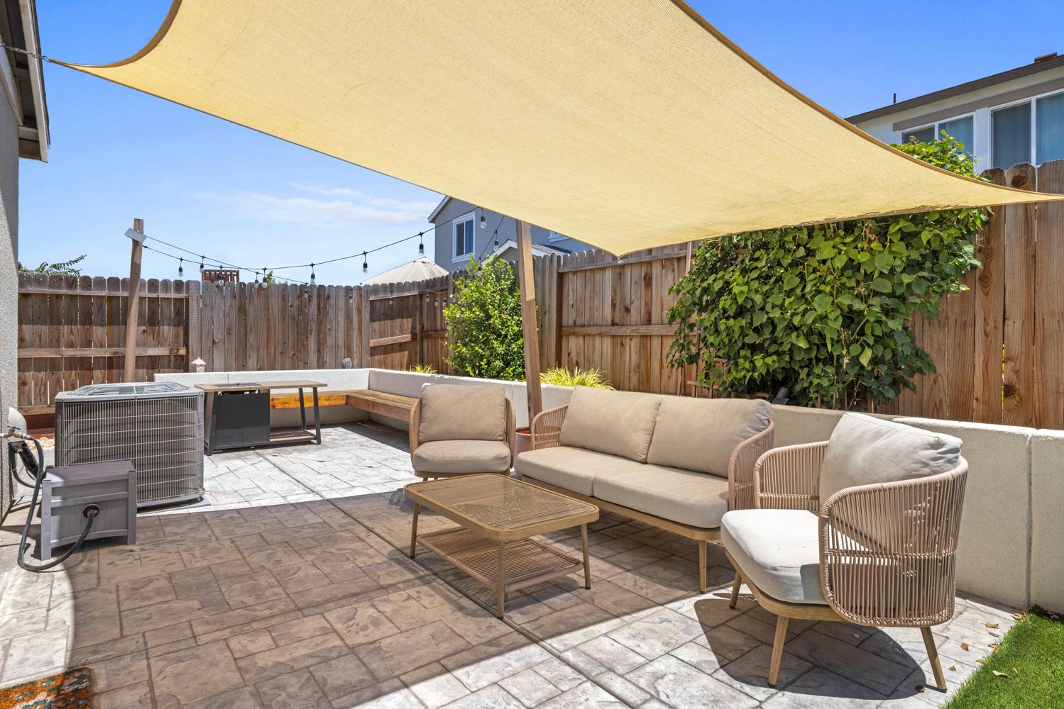 6422 Maple Leaf Ln, Riverbank, CA 95367
