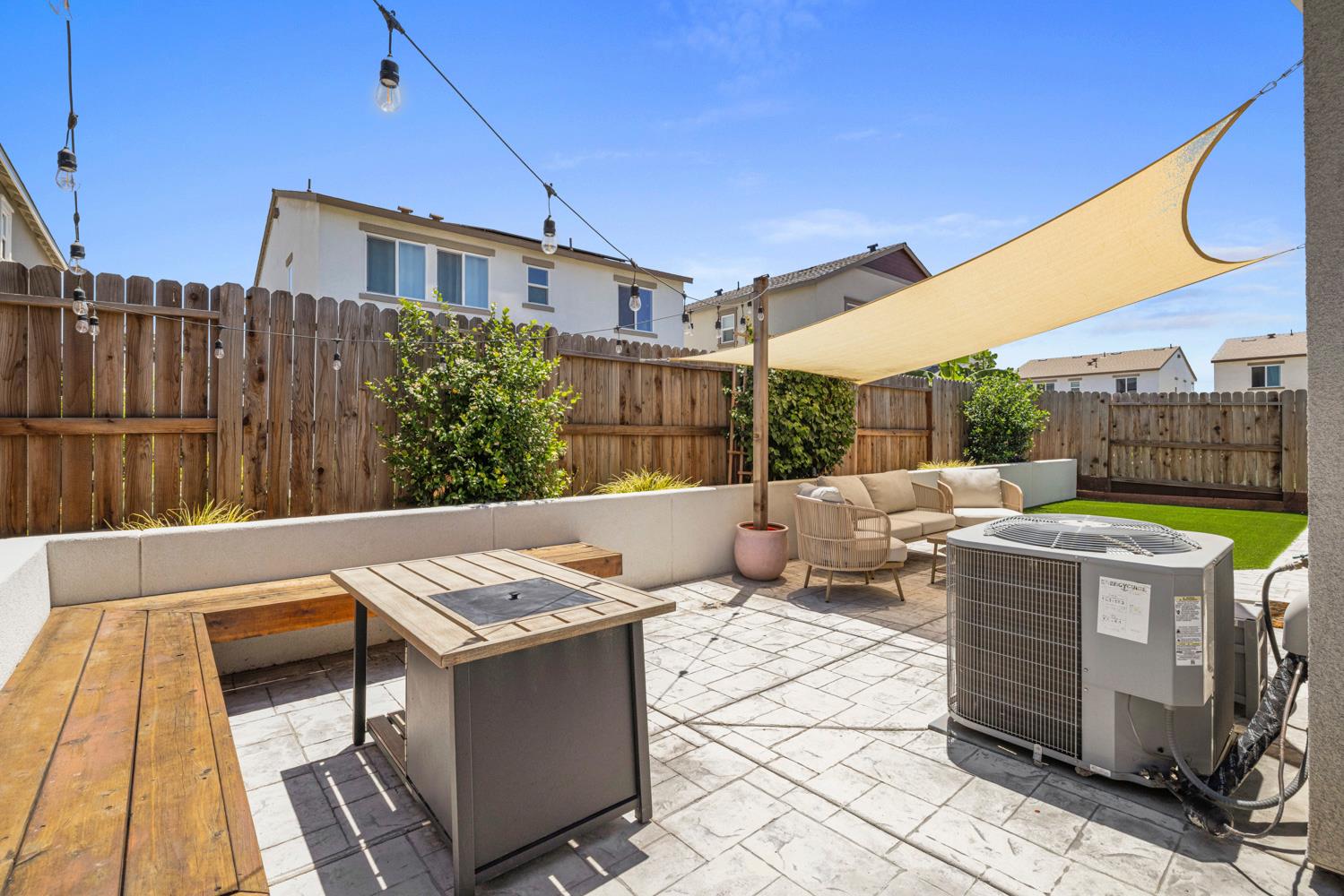 6422 Maple Leaf Ln, Riverbank, CA 95367