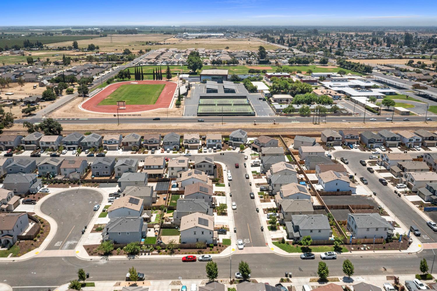 6422 Maple Leaf Ln, Riverbank, CA 95367