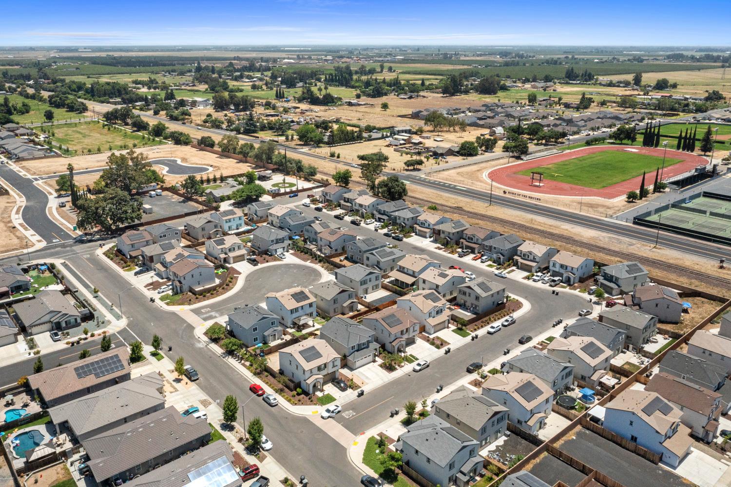 6422 Maple Leaf Ln, Riverbank, CA 95367