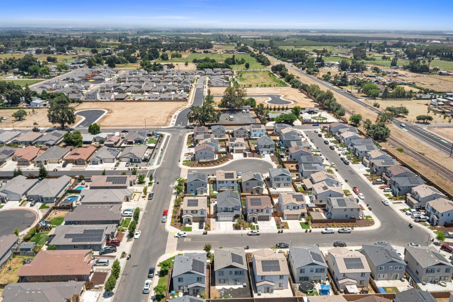 6422 Maple Leaf Ln, Riverbank, CA 95367