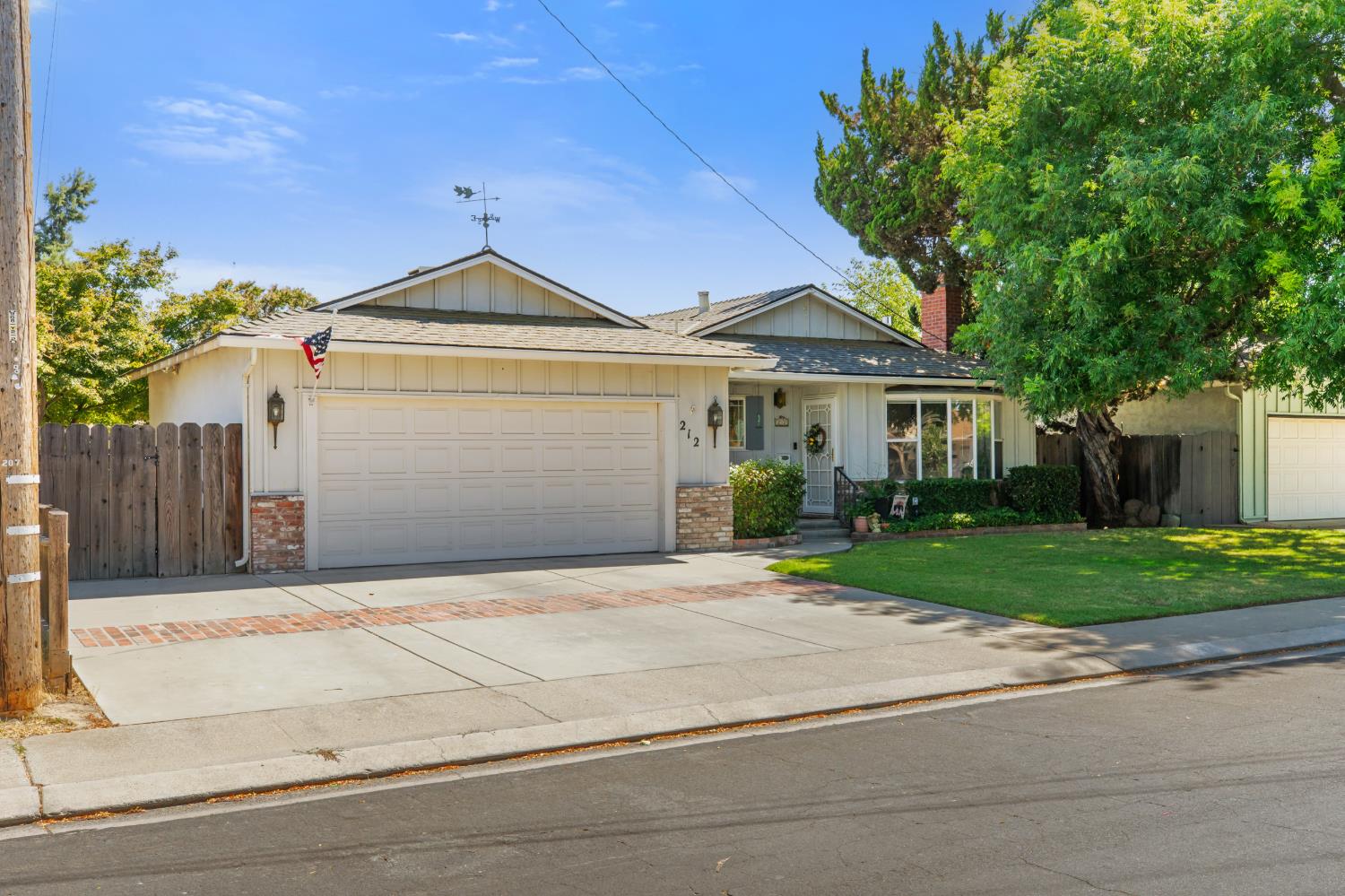 212 Eagle Ct, Modesto, CA 95350
