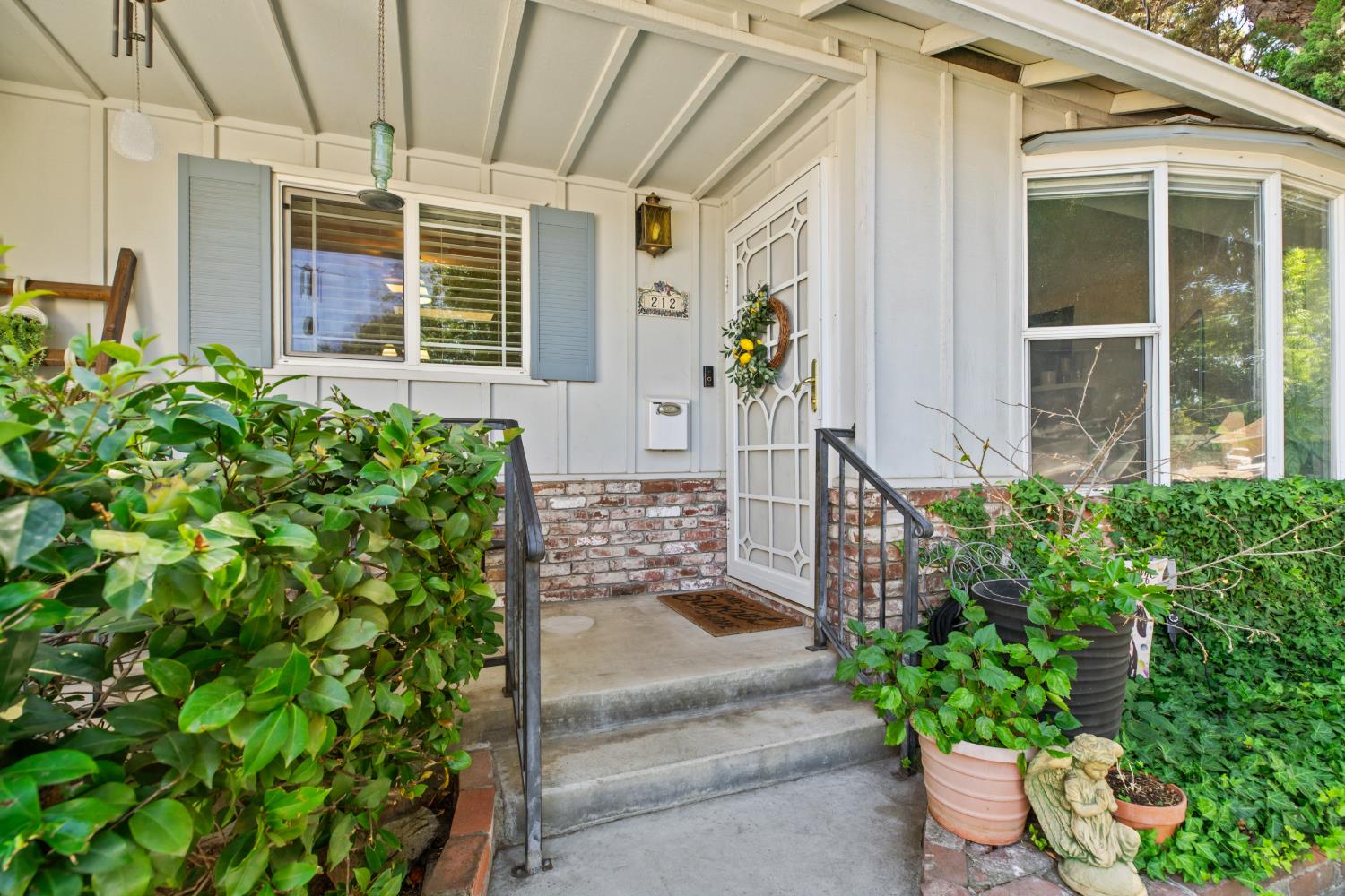 212 Eagle Ct, Modesto, CA 95350