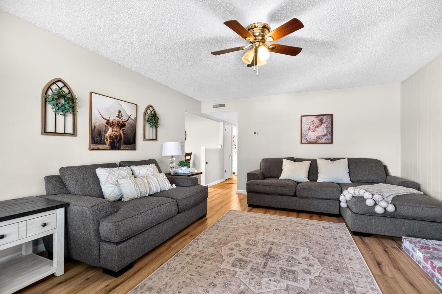 212 Eagle Ct, Modesto, CA 95350