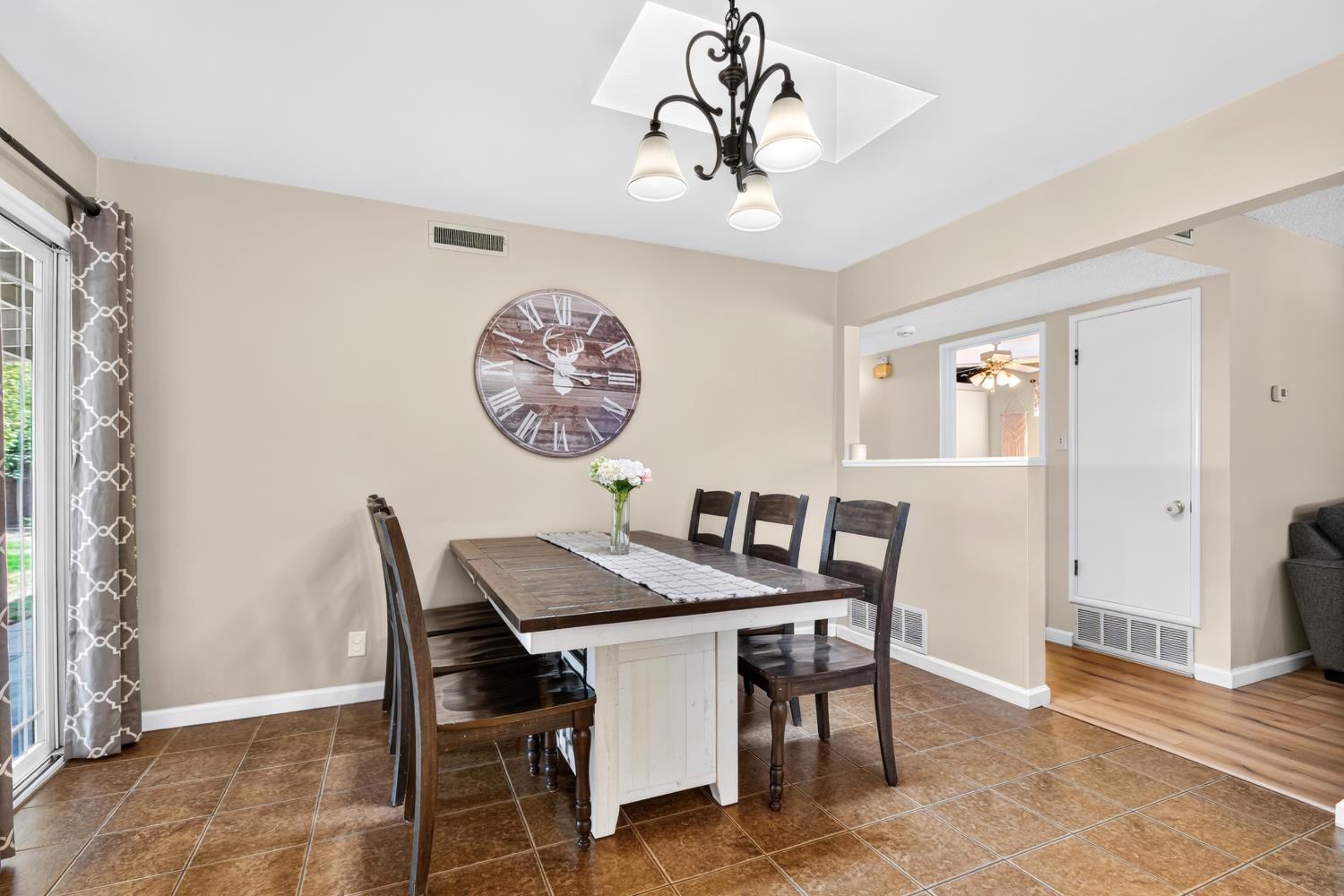 212 Eagle Ct, Modesto, CA 95350