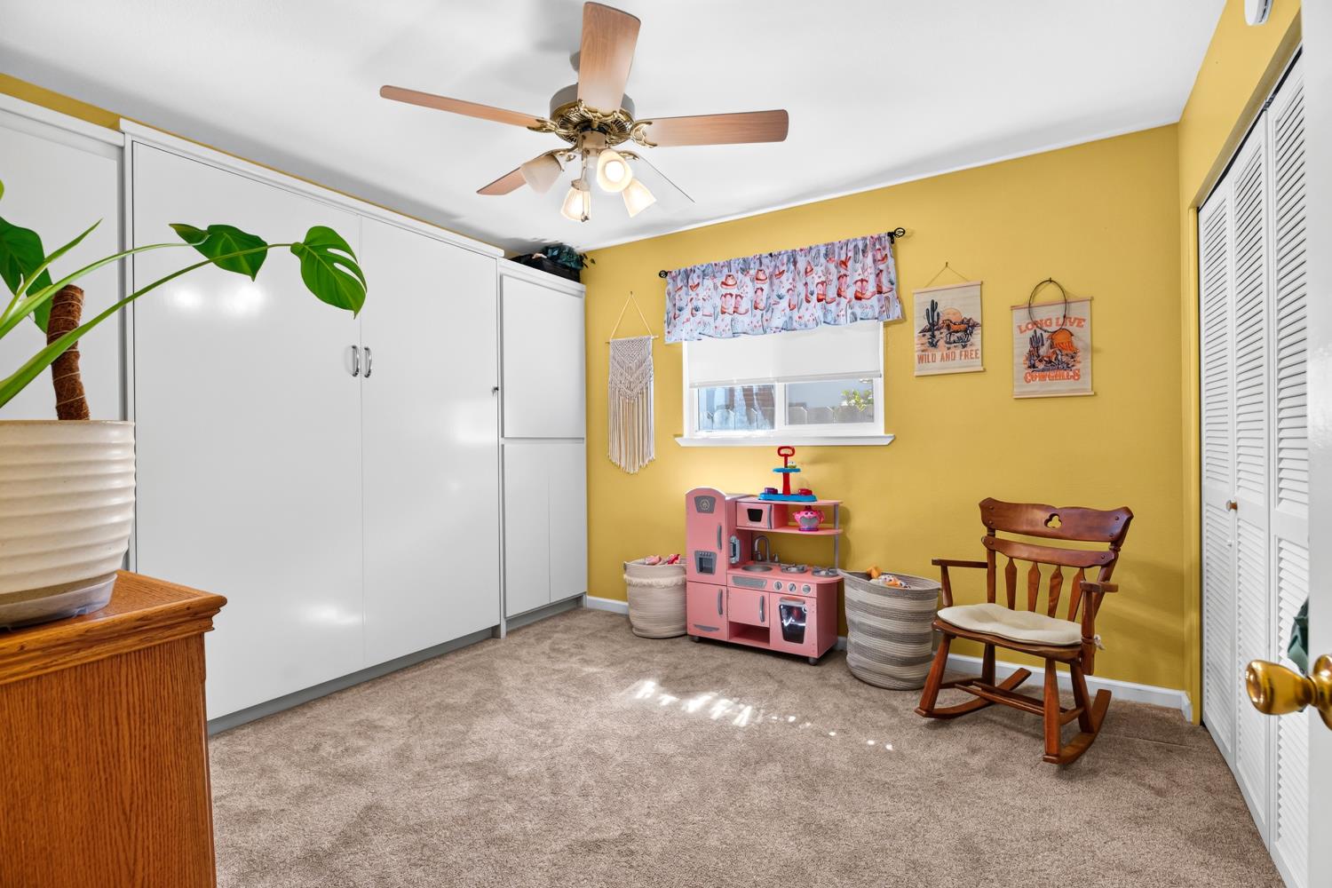 212 Eagle Ct, Modesto, CA 95350