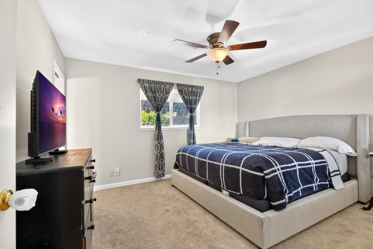 212 Eagle Ct, Modesto, CA 95350