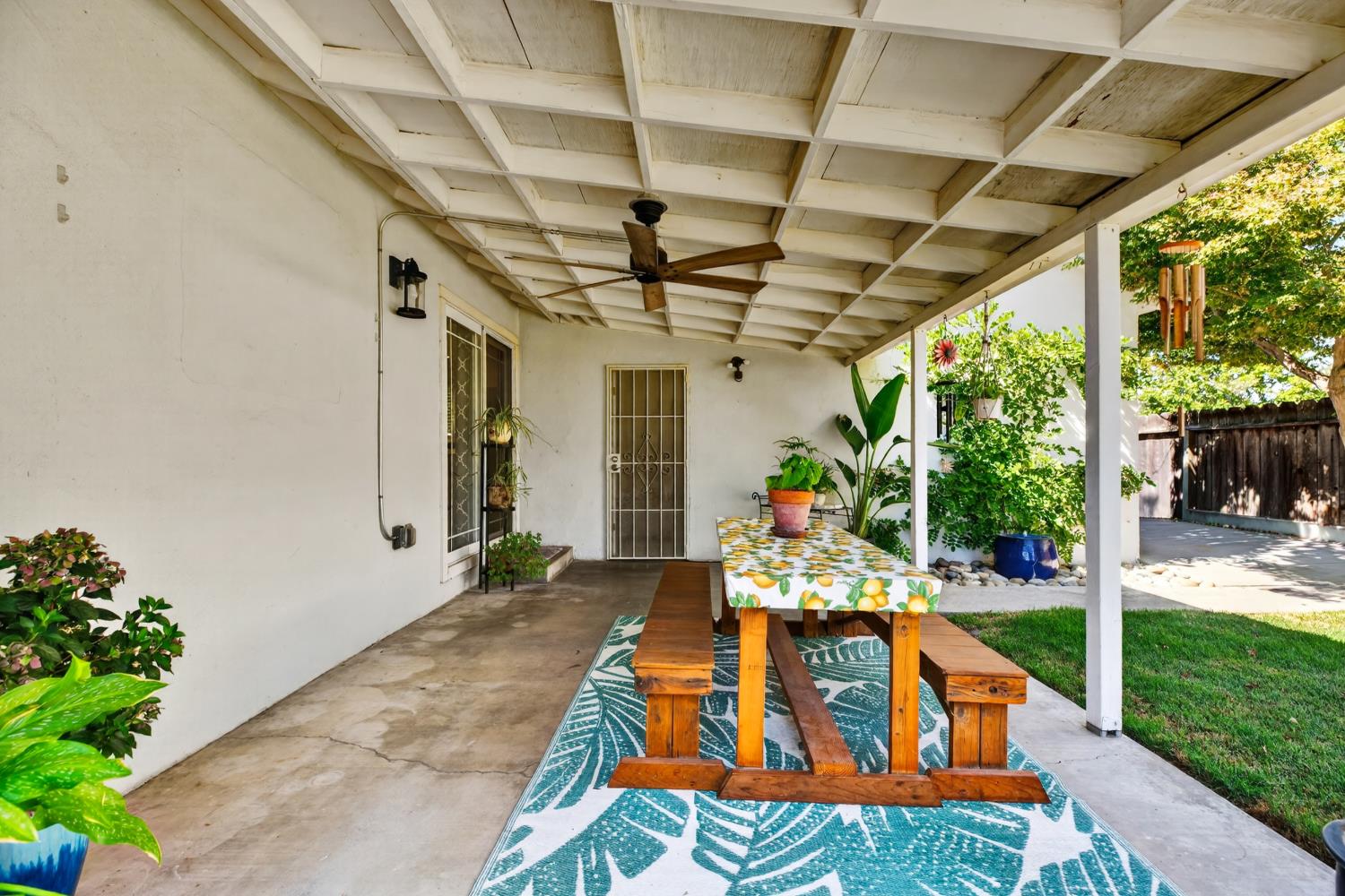 212 Eagle Ct, Modesto, CA 95350