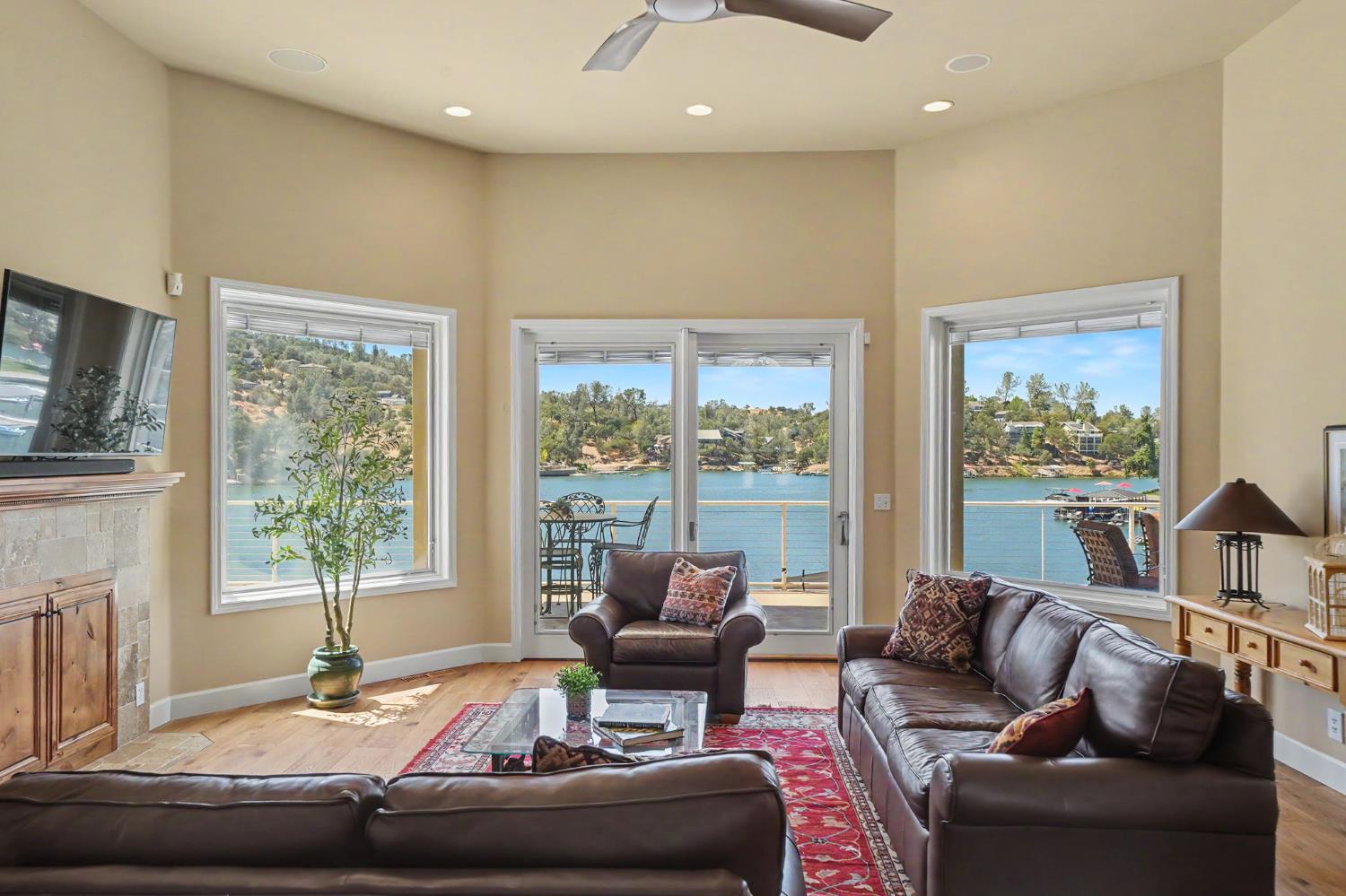 1137 Shoreline Ct, Copperopolis, CA 95228