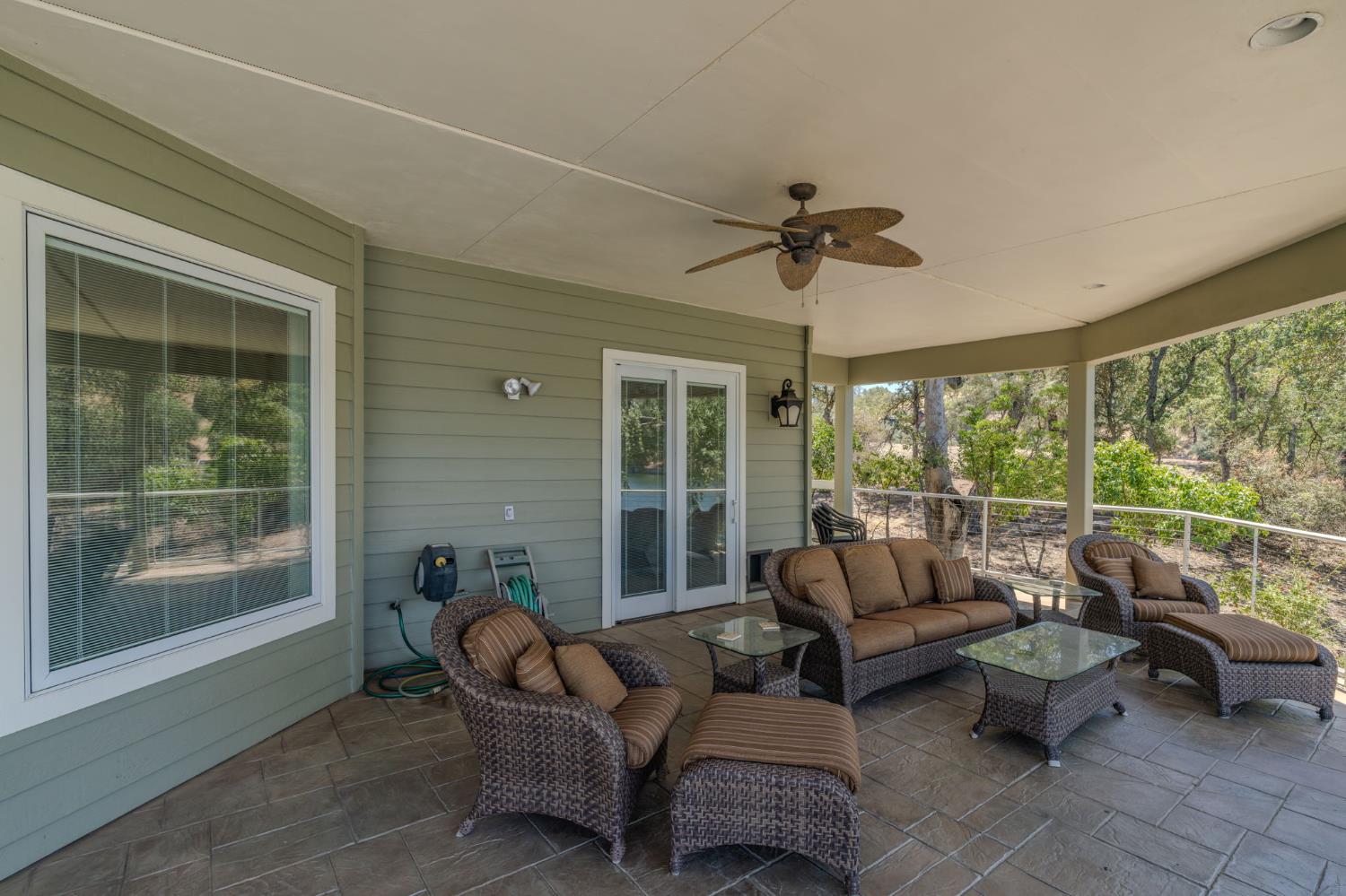 1137 Shoreline Ct, Copperopolis, CA 95228