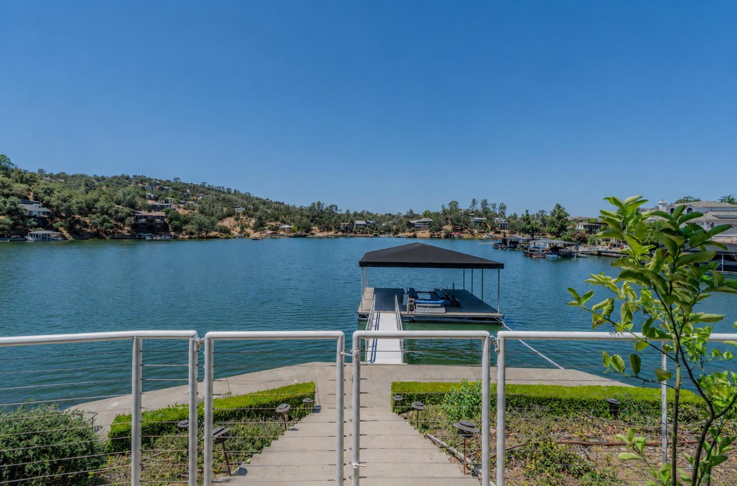1137 Shoreline Ct, Copperopolis, CA 95228