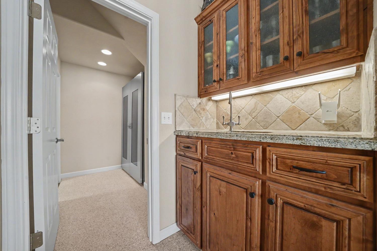 1137 Shoreline Ct, Copperopolis, CA 95228