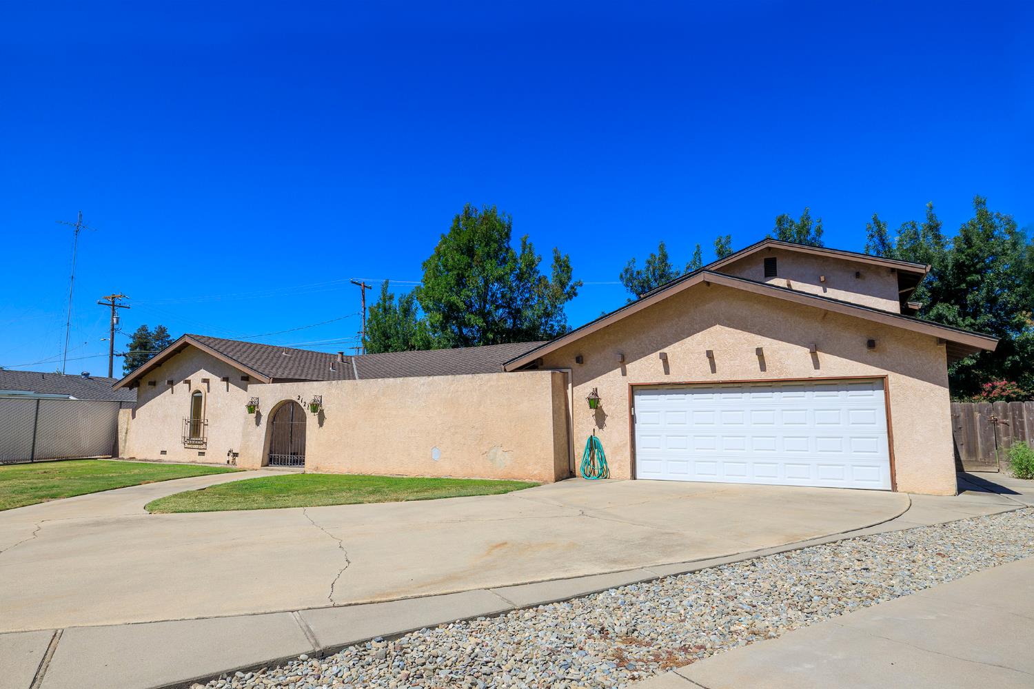 2121 Cumberland Dr, Turlock, CA 95382