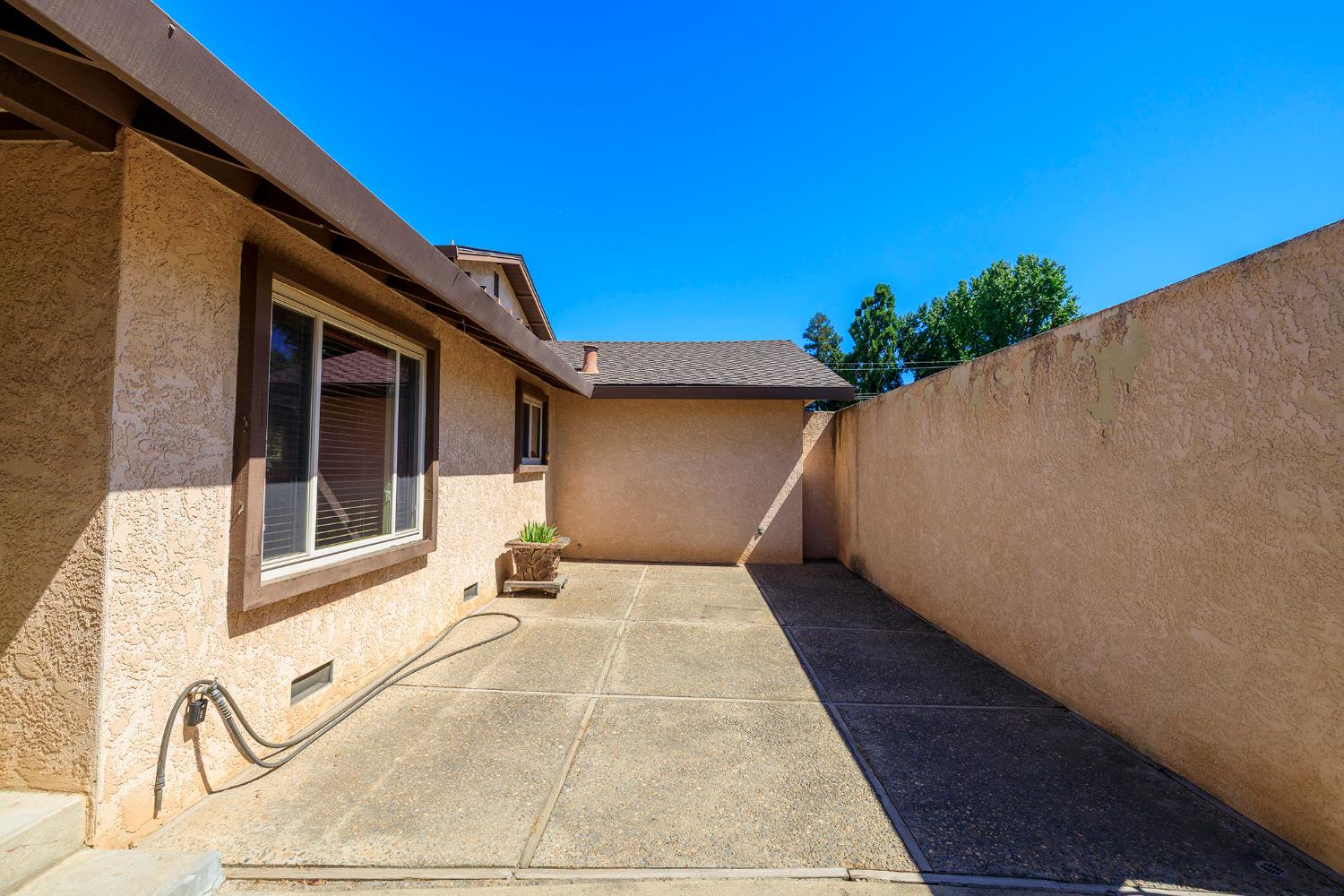 2121 Cumberland Dr, Turlock, CA 95382