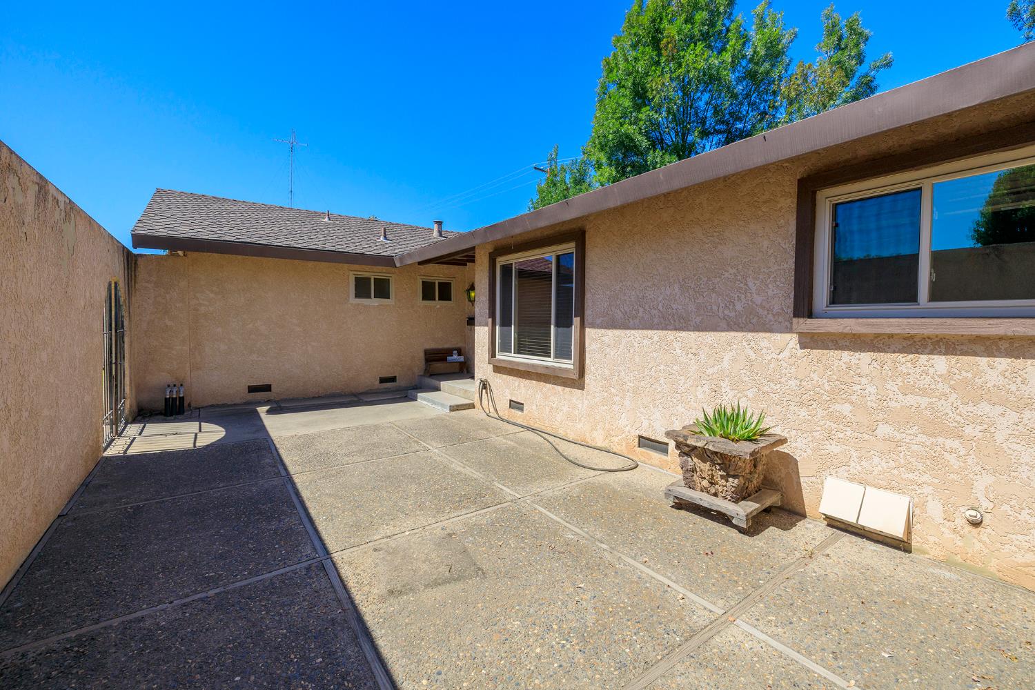 2121 Cumberland Dr, Turlock, CA 95382