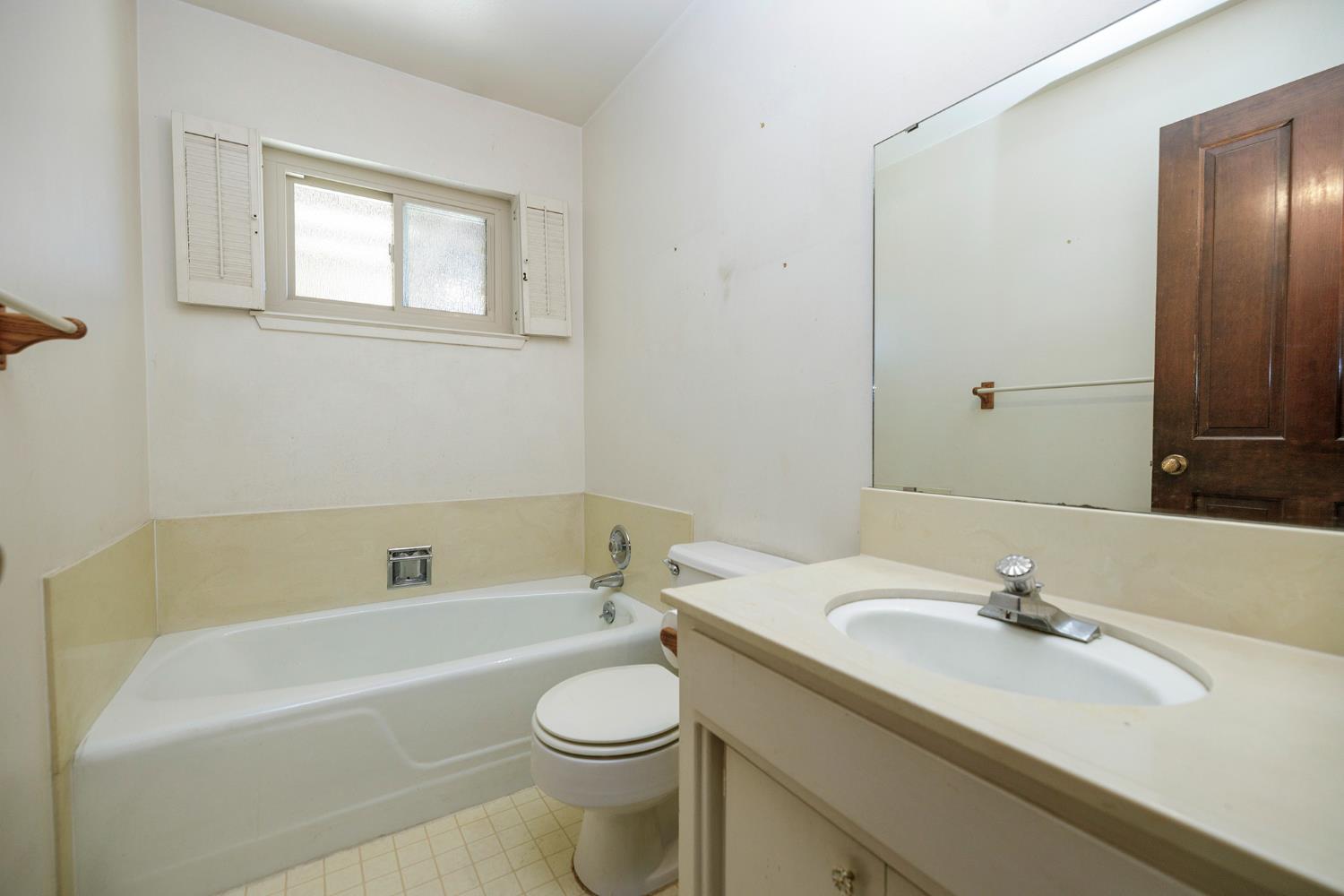 2121 Cumberland Dr, Turlock, CA 95382