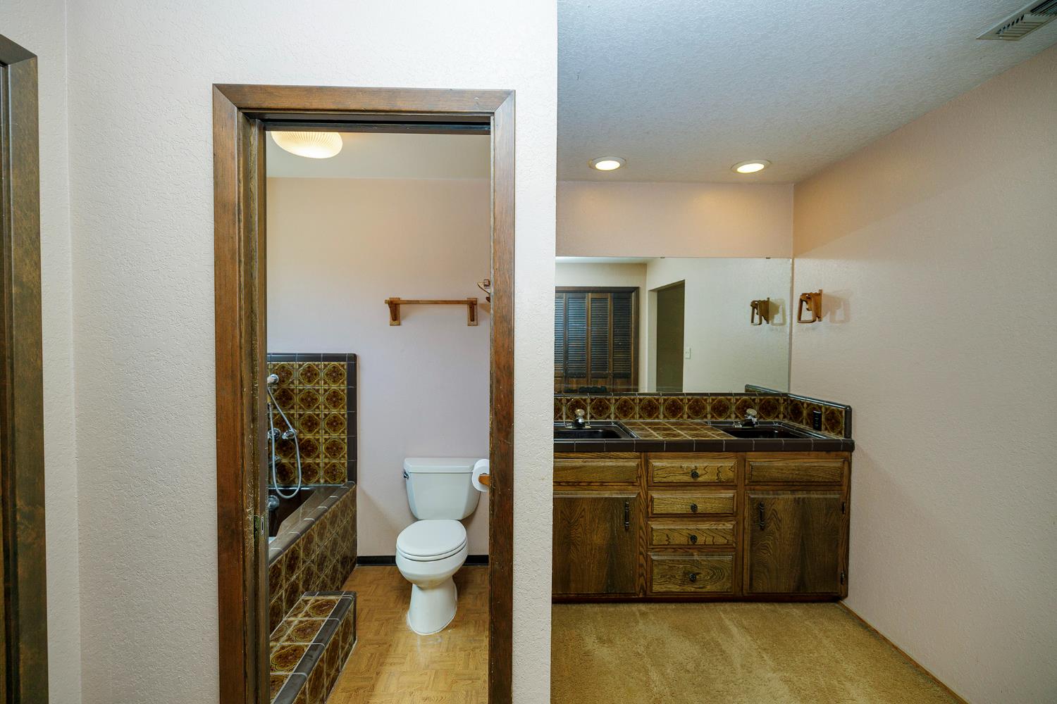 2121 Cumberland Dr, Turlock, CA 95382