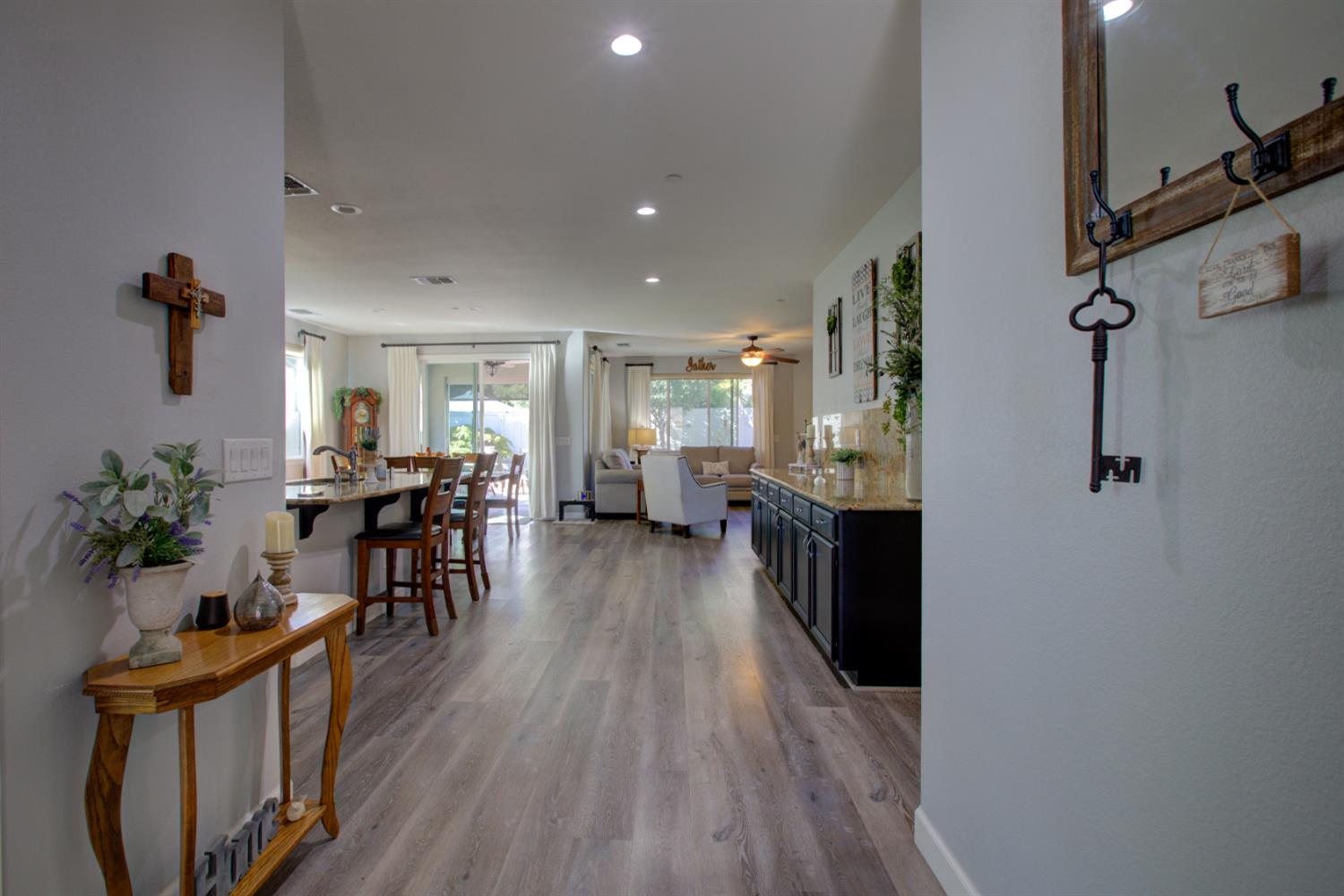 1390 Arbor Brook Dr, Manteca, CA 95336