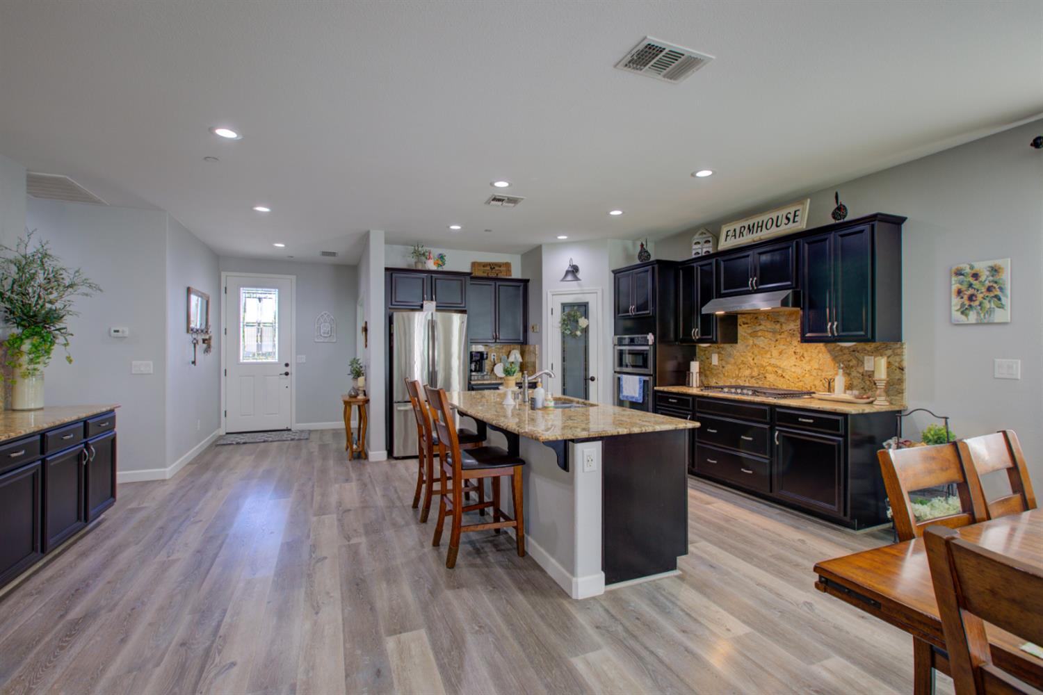 1390 Arbor Brook Dr, Manteca, CA 95336