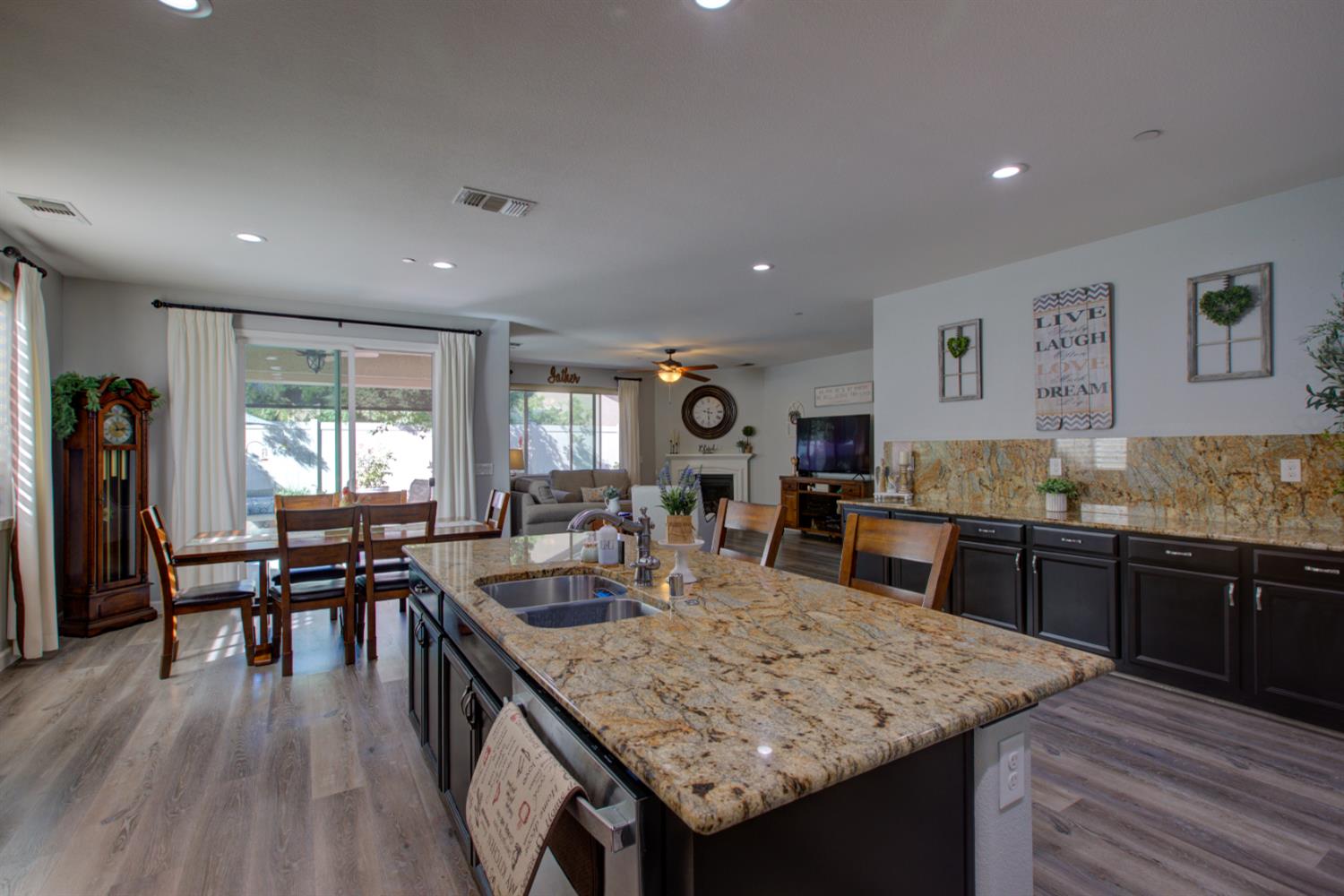1390 Arbor Brook Dr, Manteca, CA 95336