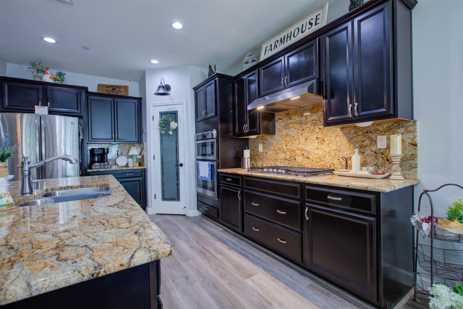 1390 Arbor Brook Dr, Manteca, CA 95336