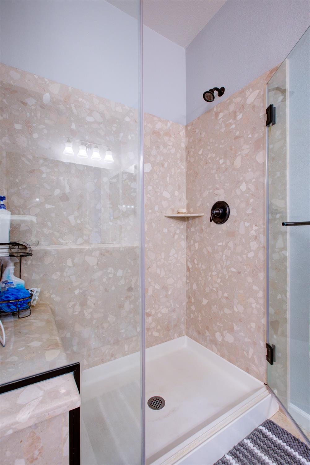 1390 Arbor Brook Dr, Manteca, CA 95336