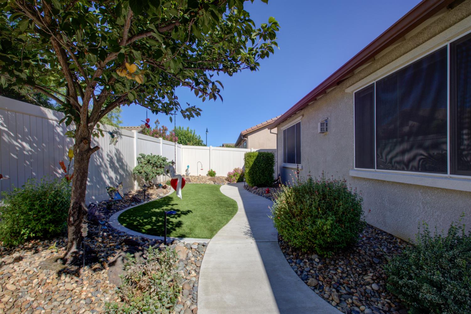 1390 Arbor Brook Dr, Manteca, CA 95336