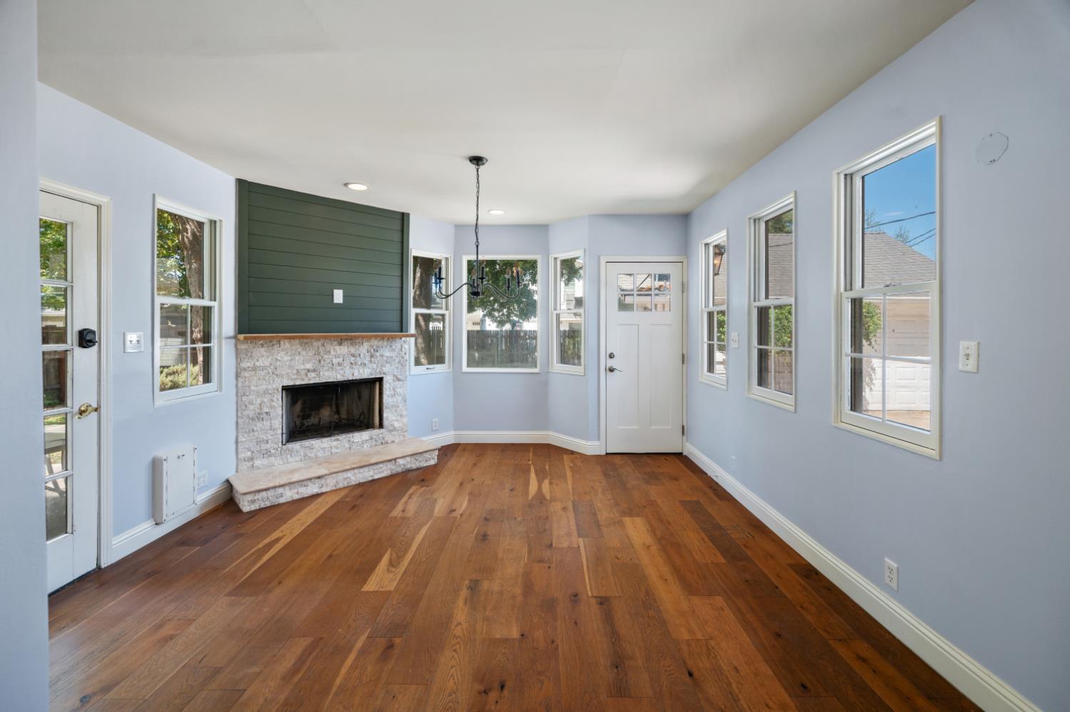 332 Laurel Ave, Oakdale, CA 95361