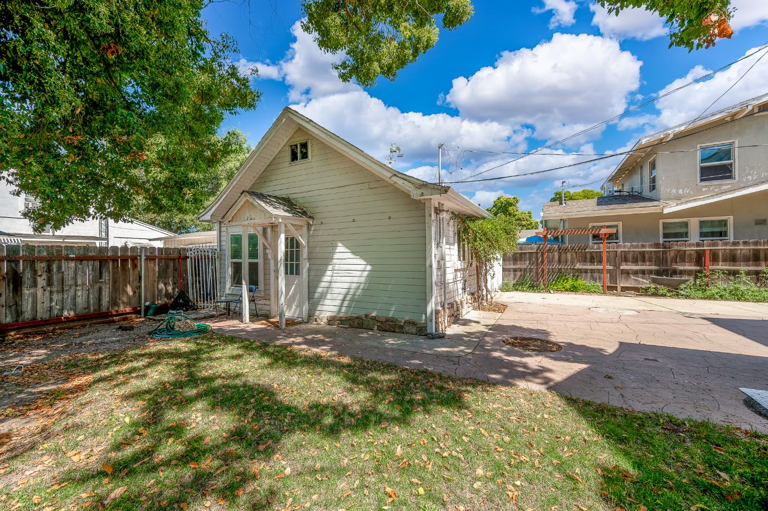 332 Laurel Ave, Oakdale, CA 95361