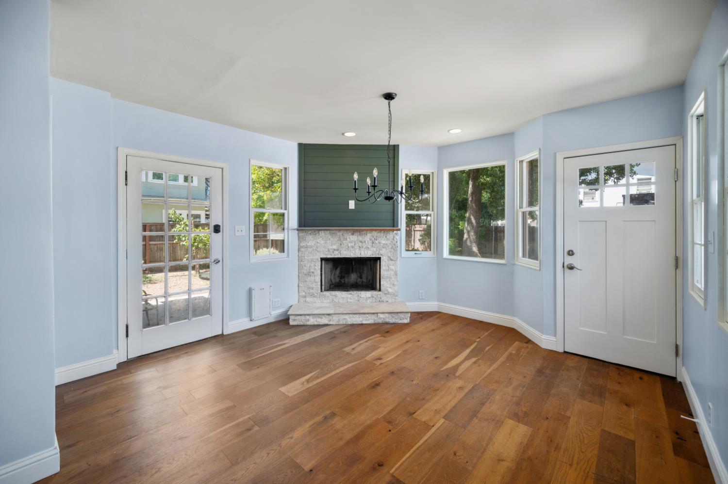 332 Laurel Ave, Oakdale, CA 95361