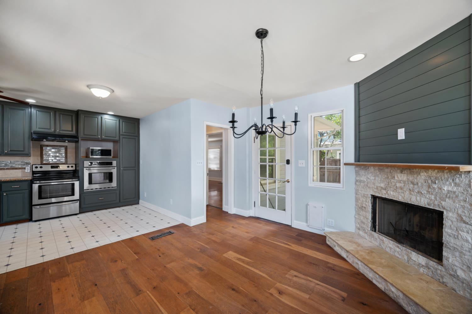 332 Laurel Ave, Oakdale, CA 95361