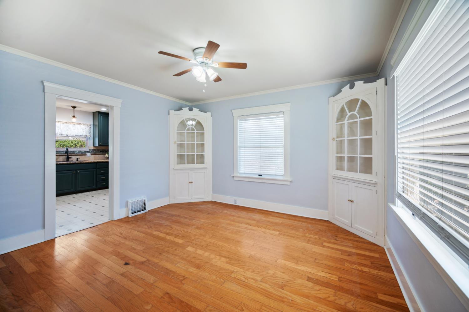 332 Laurel Ave, Oakdale, CA 95361