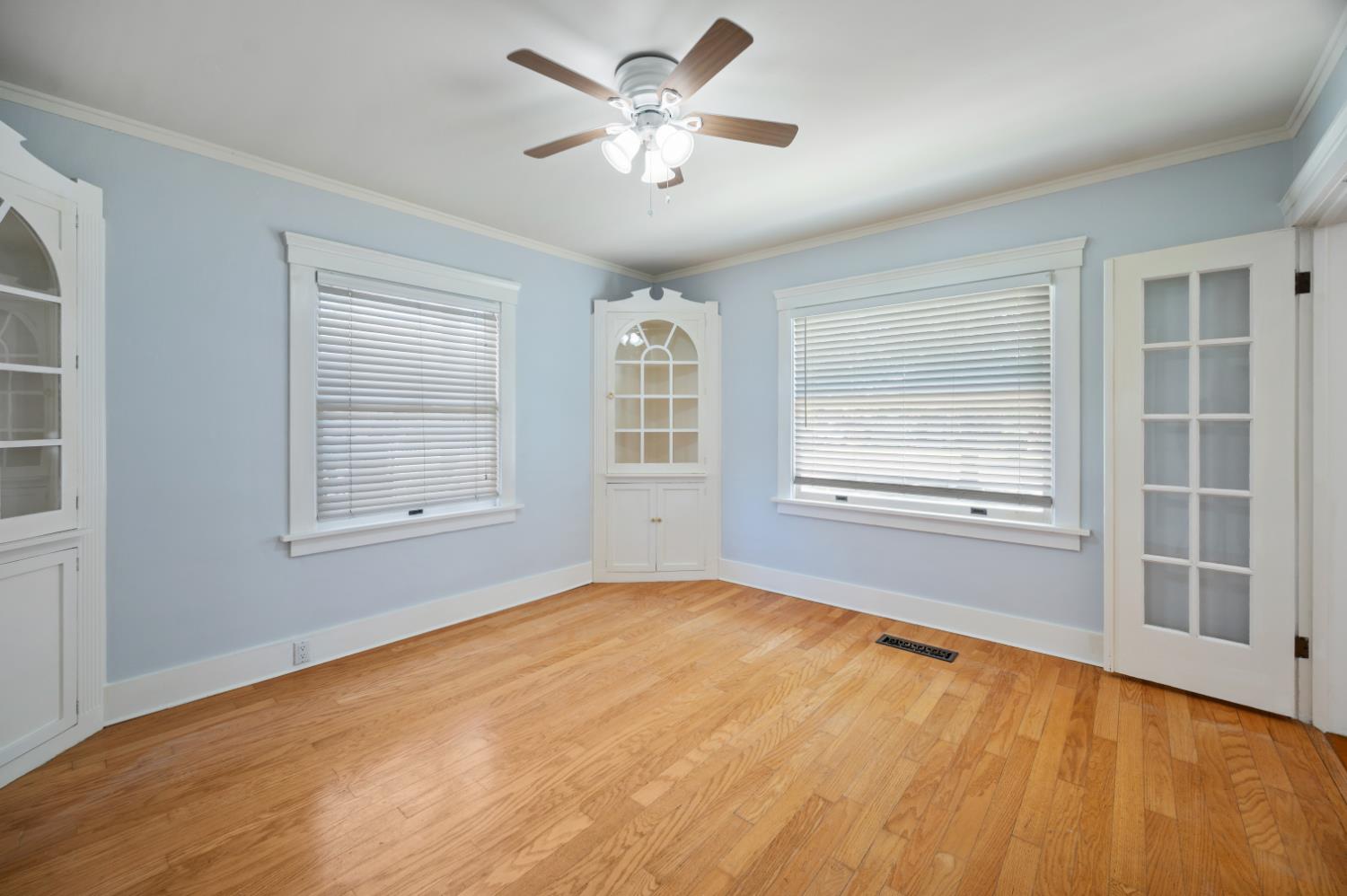 332 Laurel Ave, Oakdale, CA 95361