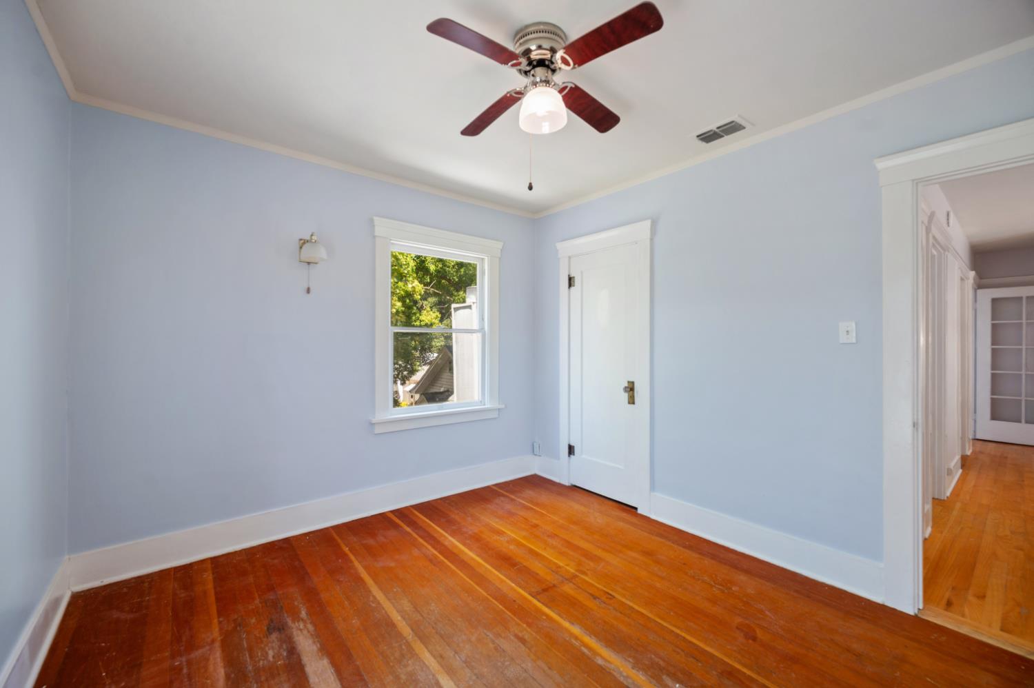 332 Laurel Ave, Oakdale, CA 95361