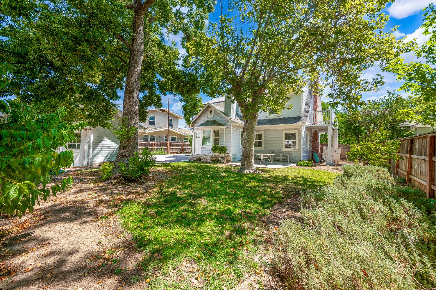 332 Laurel Ave, Oakdale, CA 95361