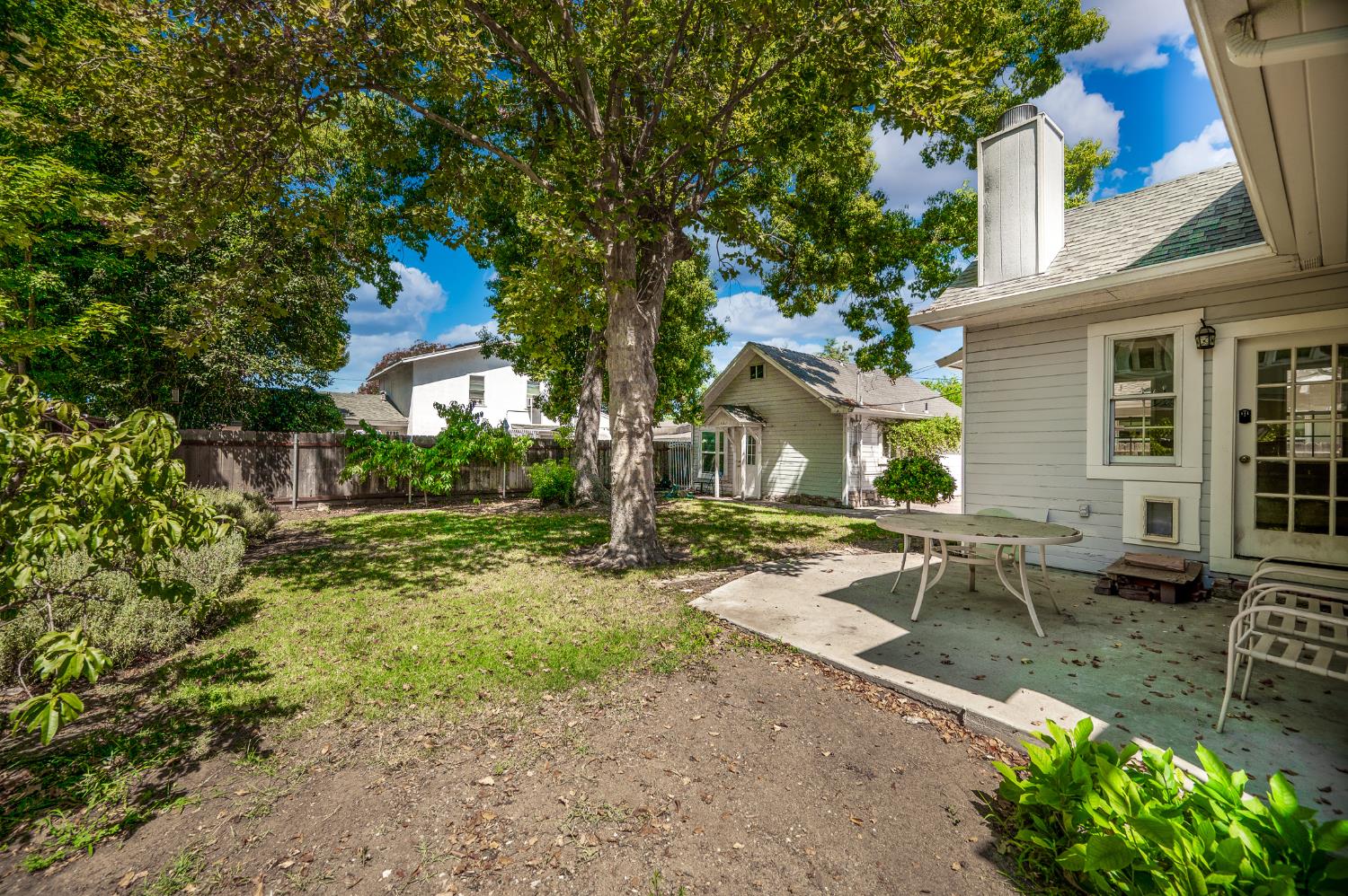 332 Laurel Ave, Oakdale, CA 95361