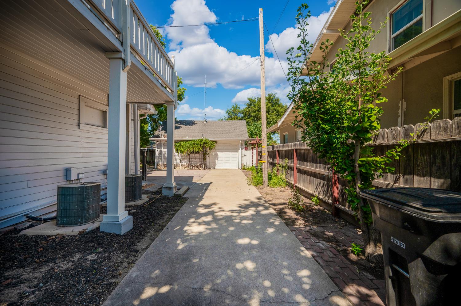 332 Laurel Ave, Oakdale, CA 95361