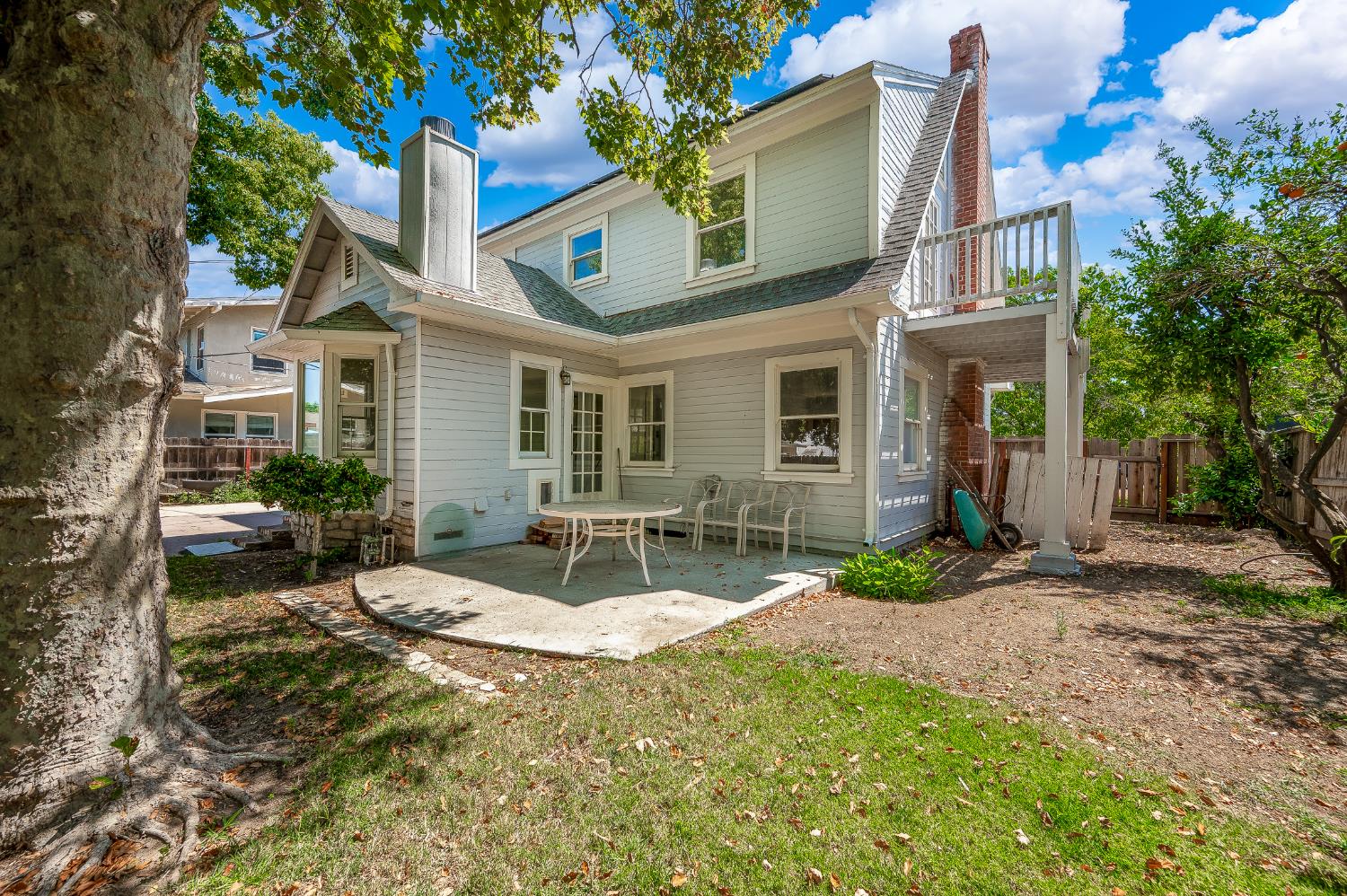 332 Laurel Ave, Oakdale, CA 95361