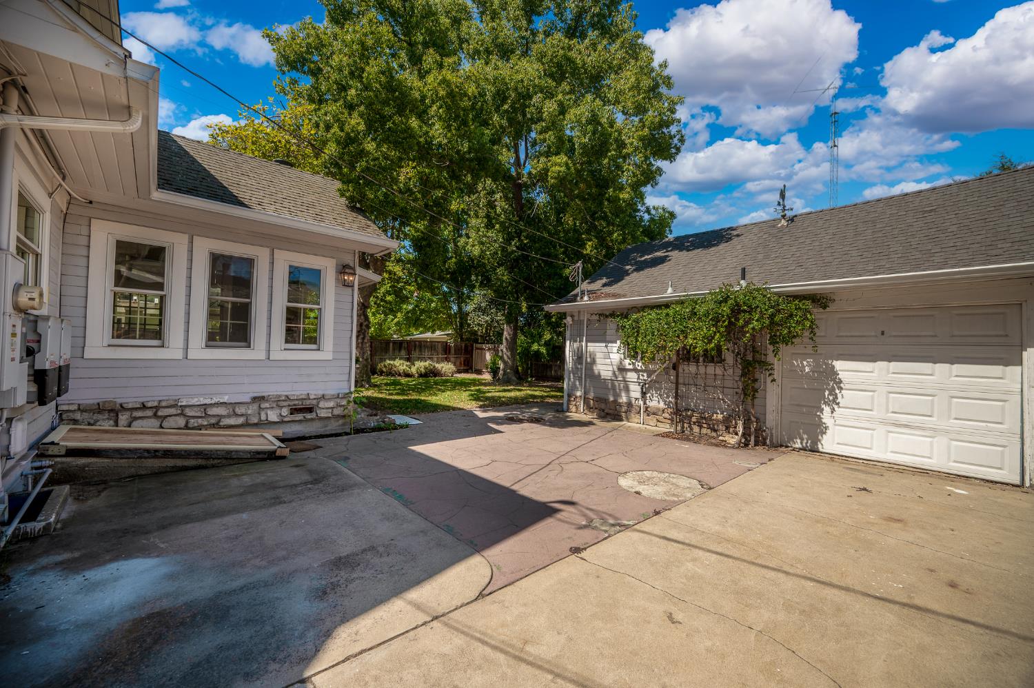 332 Laurel Ave, Oakdale, CA 95361