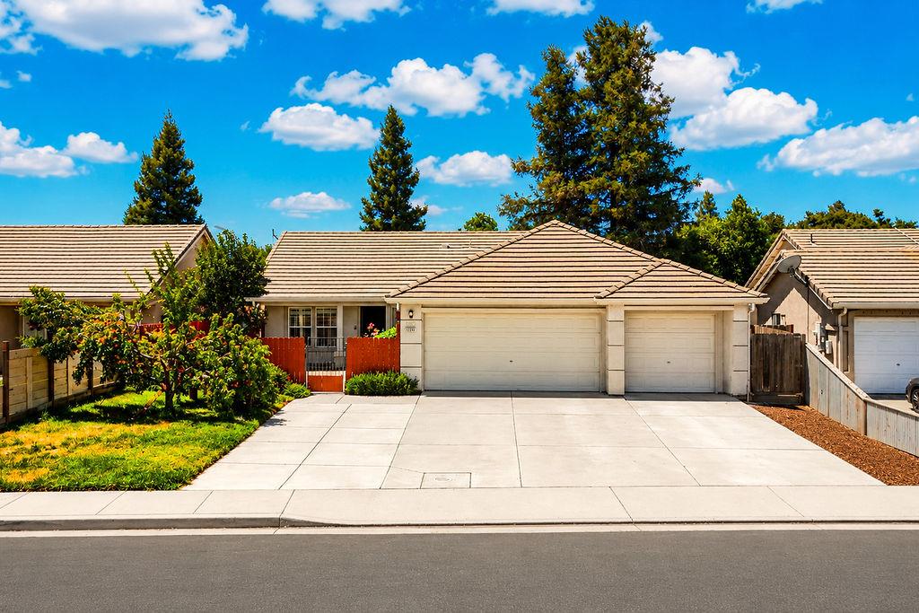 12760 Quicksilver St, Waterford, CA 95386